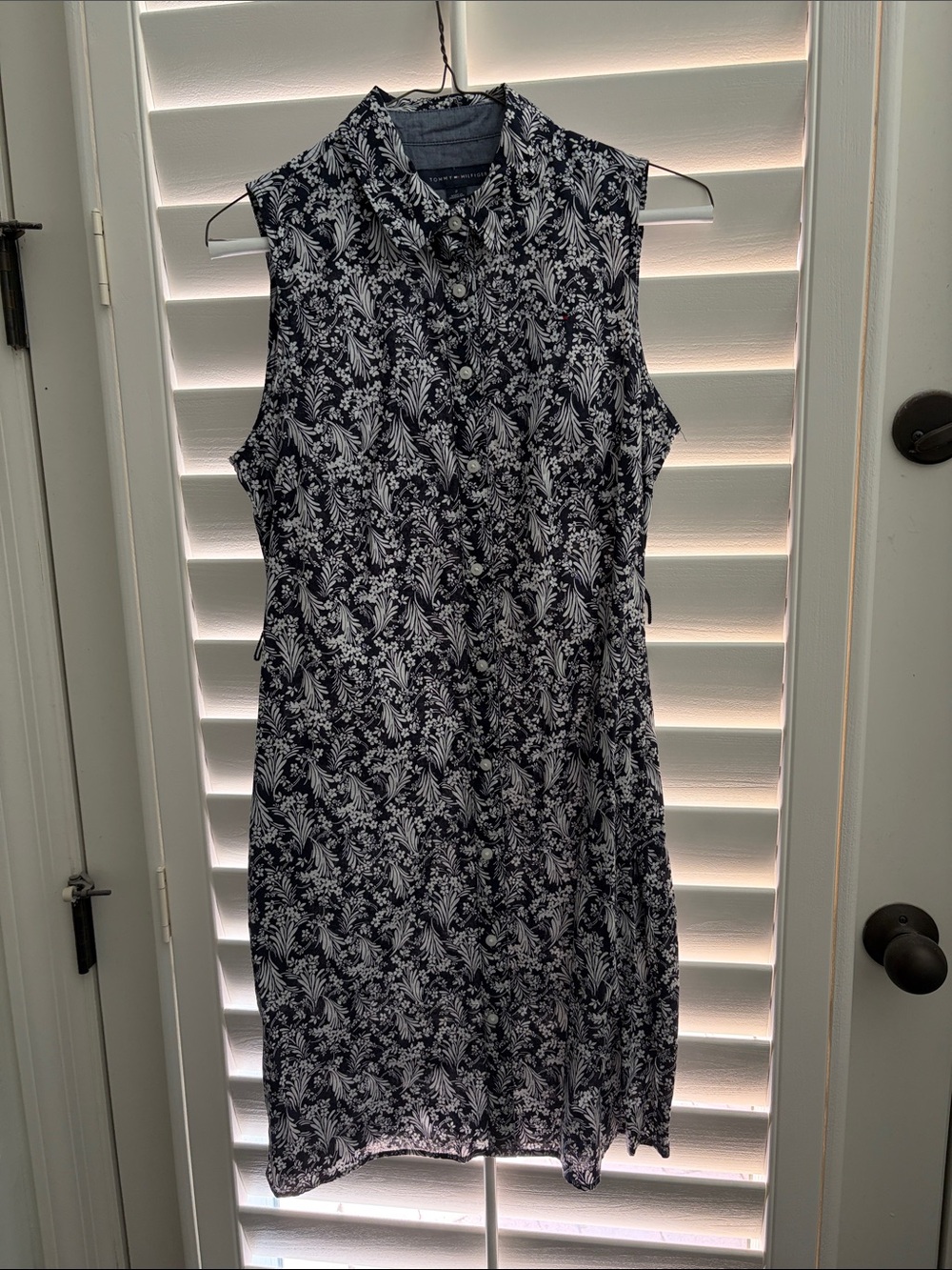 Tommy Hilfiger Size 2 Navy and White Floral Sleeveless Shirt Dress